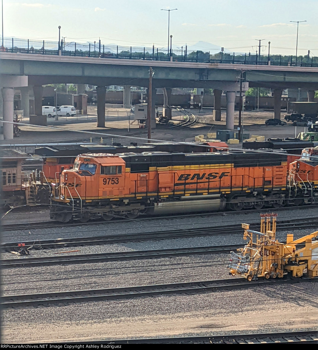 BNSF 9753